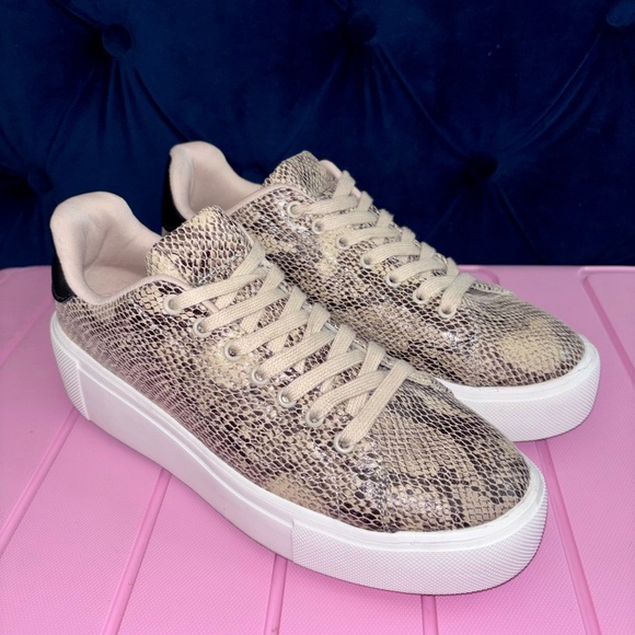 Women's Snake Print Sneakers - Size 9 - Picture 1 of 4